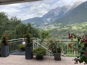 Property grounds - Cozy apartment on the garden in a beautiful panoramic position (Landeck)