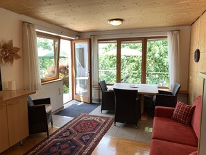 Interior - Cozy apartment on the garden in a beautiful panoramic position (Landeck)