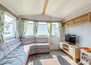 Living area - Gold 3 Bedroom Caravan Pet (Brixham, Torbay)