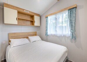 3 bedrooms - Gold 3 Bedroom Caravan Pet (Brixham, Torbay)