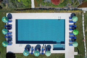 Outdoor pool, sun loungers