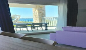 TV - Rosa Dei Venti: 3 bedroom Deluxe, lake view, 2 pools, central location, 8 people (Moniga del Garda)