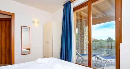 RosaDeiVenti: 3 bedroom std., lake view, 2 pools, central location