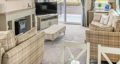 Homely and stylish holiday home featuring your own private hot tub.