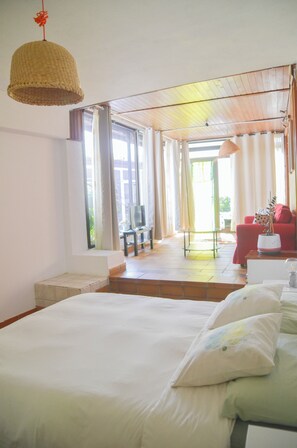 Fer et planche à repasser, Wi-Fi gratuit, draps fournis