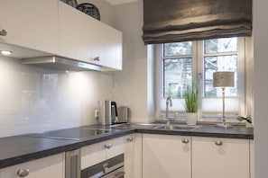 Kühlschrank, Ofen, Herdplatte, Geschirrspüler