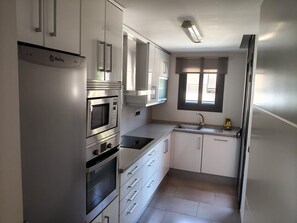 Coffee/tea maker, fridge, microwave, oven