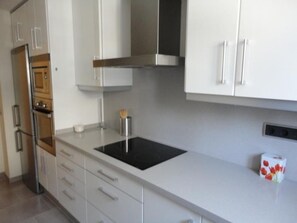 Frigorifero, microonde, forno, lavastoviglie