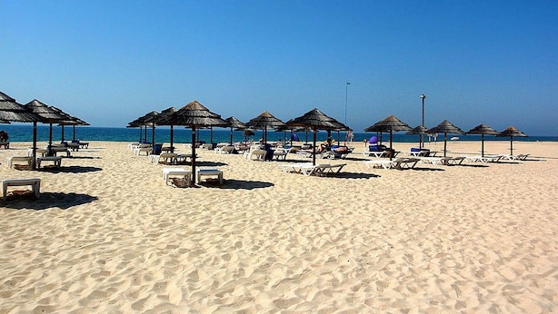 A beach with sun loungers and thatched umbrellas. - Villa with Heated Pool, Tennis Court, Jacuzzi, Games Room, WIFI and AC  (Moncarapacho)