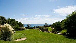 A well-maintained golf course with a clear view of the ocean and lush greenery. - Villa with Heated Pool, Tennis Court, Jacuzzi, Games Room, WIFI and AC  (Moncarapacho)