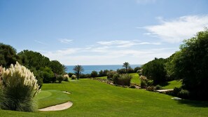 Golf - Villa with Heated Pool, Tennis Court, Jacuzzi, Games Room, WIFI and AC  (Moncarapacho)