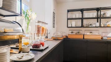 Free daily buffet breakfast