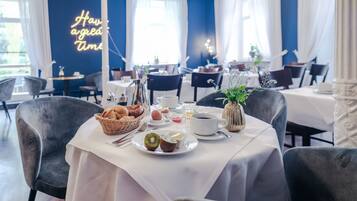 Free daily buffet breakfast