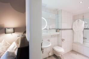 Classic Single Room, 1 Twin Bed, Non Smoking | Bathroom | Hair dryer, towels - Hotel SONATA (Baden-Baden)