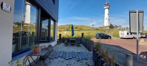 Outdoor dining - Top location! Next to lighthouse, beach 50m FLOW (Egmond aan Zee)