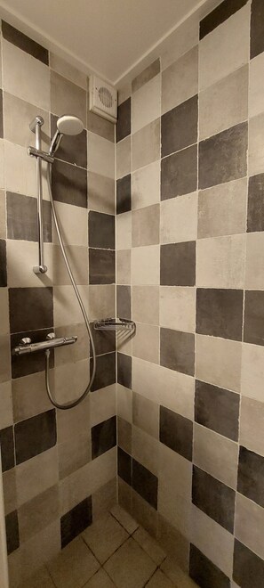 Shower, hair dryer, towels, soap - Top location! Next to lighthouse, beach 50m FLOW (Egmond aan Zee)