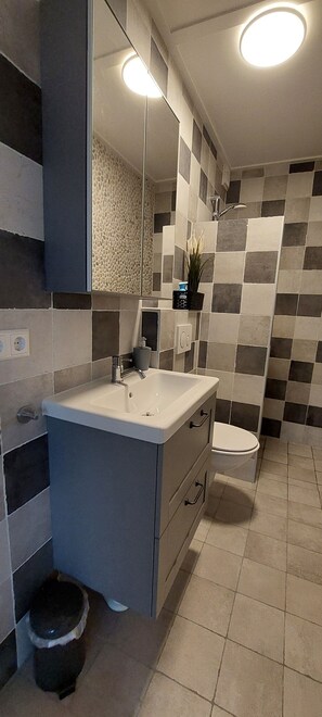 Shower, hair dryer, towels, soap - Top location! Next to lighthouse, beach 50m FLOW (Egmond aan Zee)