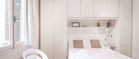 2 habitaciones, tabla de planchar con plancha, internet y ropa de cama