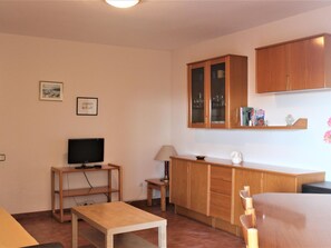 Interior - Seafront Apartment with Terrace, Pool, Parking & WiFi in Torredembarra (Torredembarra)
