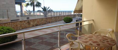 屋外ダイニングエリア