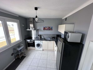 KylskÄp, mikrovÄgsugn, ugn och kaffe- och tebryggare