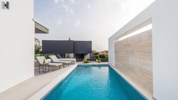 Seasonal outdoor pool, pool umbrellas, sun loungers