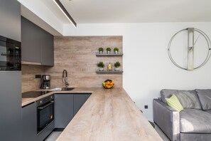 Luksusvilla, 3 soverom, privat basseng, sjøutsikt | Eget kjøkken | Kjøleskap, ovn, kokeplater og oppvaskmaskin