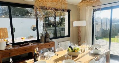 cocooning villa by the beach with hot tube an chimney 150m by the sea