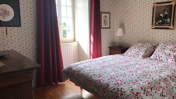 3 chambres, fer et planche à repasser, lit parapluie, Wi-Fi