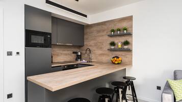 Refrigerador, horno, parrilla de estufa y lavavajillas