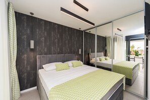 3 bedrooms, in-room safe, iron/ironing board, free WiFi