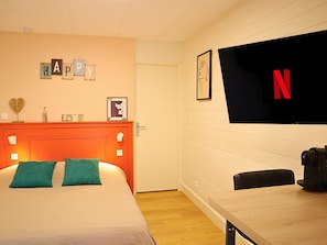 Comfort Studio | Desk, iron/ironing board, free WiFi, bed sheets