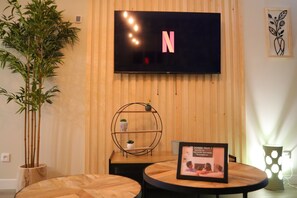 Comfort-Apartment | Wohnbereich | Fernseher, Netflix, Streaming-Dienste, Arbeitsbereiche