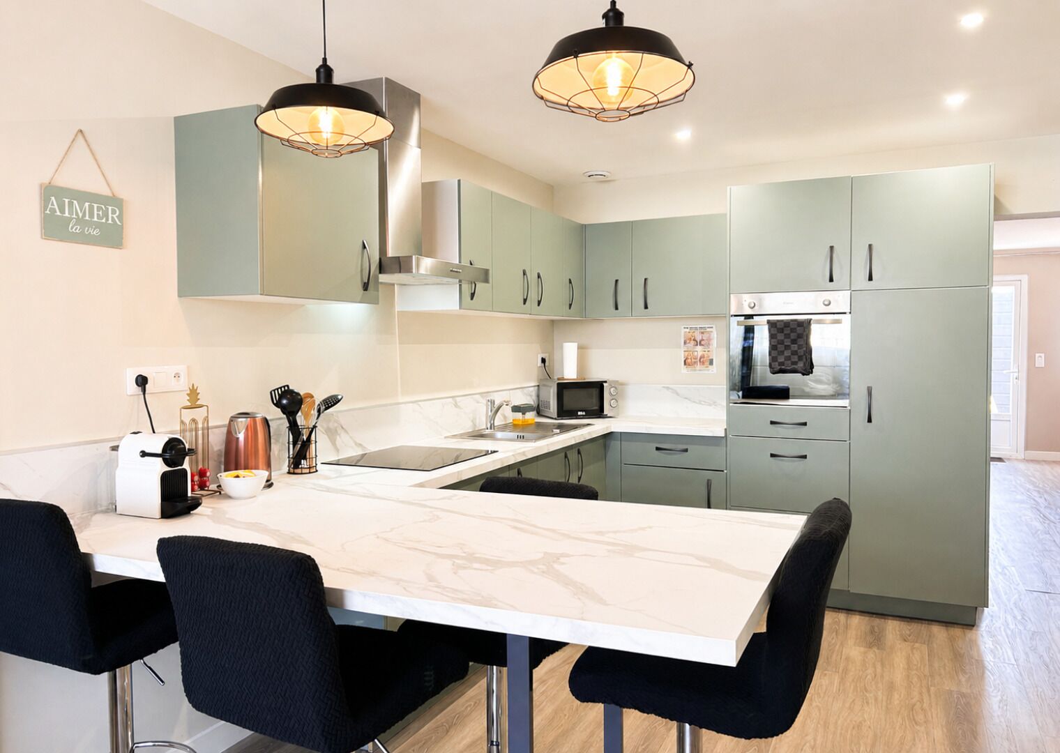 Appartement Confort | Cuisine privée | Micro-ondes, plaque de cuisson, machine à expresso