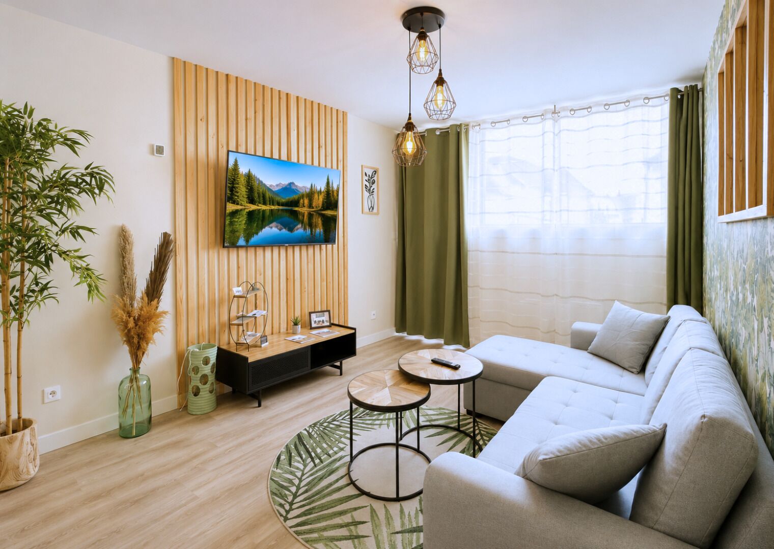 Comfort Apartment | Living area | TV, Netflix, streaming services, offices