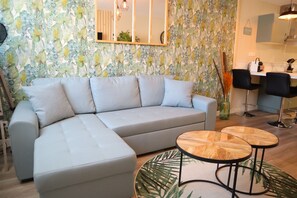 TV, Netflix, streaming services, offices