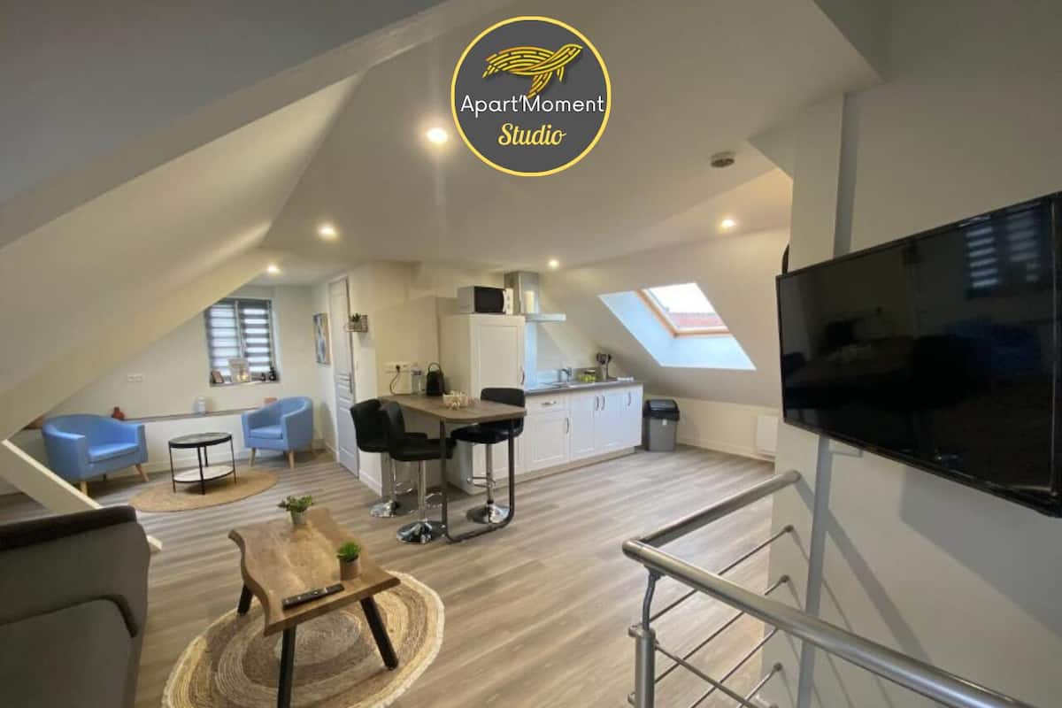 Superior Studio | Living area | TV, Netflix, streaming services, offices