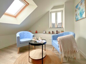 Superior Studio | Ruang tamu | TV, Netflix, perkhidmatan penstriman, pejabat 