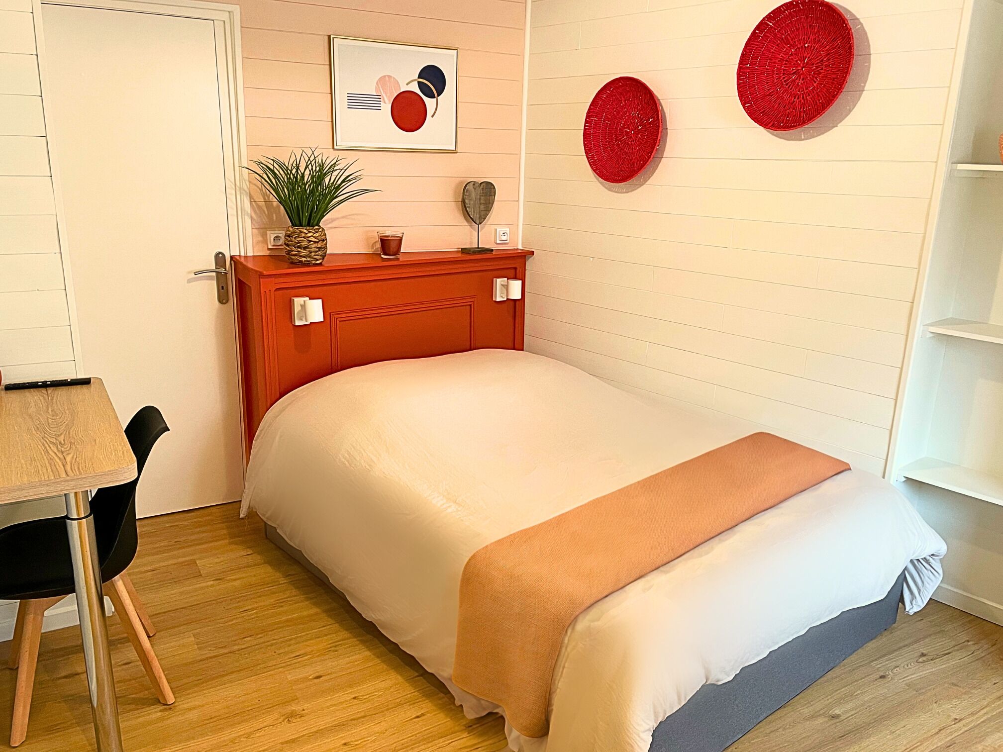 Studio tiện nghi đơn giản | Bàn, bàn ủi/dụng cụ ủi quần áo, truy cập Internet không dây miễn phí 