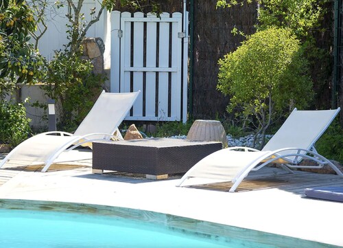 Wooden house with private pool, Route de Palombaggia, 500 metres from the sea