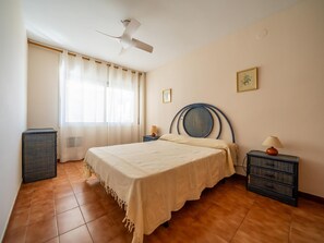 2 bedrooms, free WiFi, bed sheets - 2-bedroom apartment with pool, air conditioning, wifi, and parking (Torredembarra)