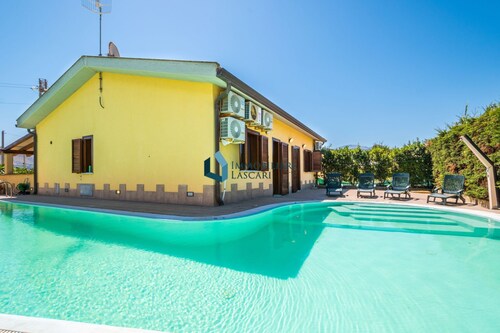 Villa Nettuno with private swimming pool