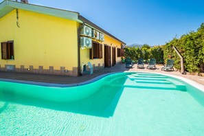 Piscine extérieure
