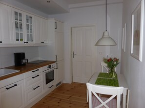 Fridge, oven, stovetop, coffee/tea maker - Welcome to the harbor district - Emma (Wismar)