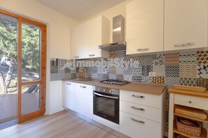 Refrigerador, placa de cocina, lavavajillas, tetera/pava eléctrica