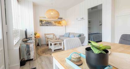 Top location! Next to lighthouse, beach 50m EBB