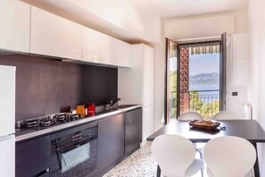 Kühlschrank, Ofen, Herdplatte, Geschirrspüler