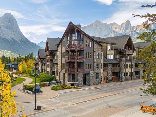 Exterior - 215 - 379 Spring Cr. · Luxury Mountain View Condo Downtown (Canmore)