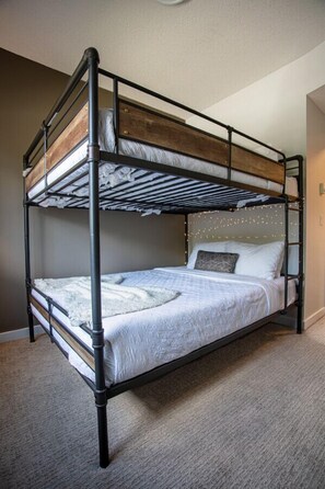 2 bedrooms, desk, iron/ironing board, travel crib