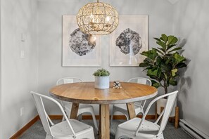 Dining - 323 - 109 Montane Rd · Cozy Penthouse ~ Heated Pool/3 Hot tubs/Gym (Canmore)